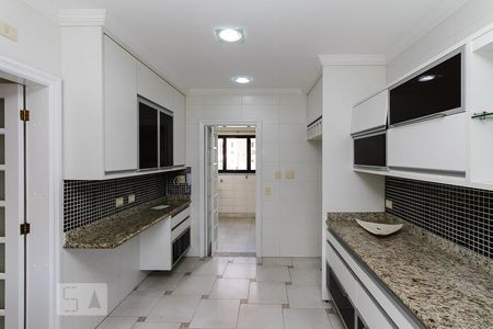 Apartamento à venda com 254m², 4 quartos e 4 vagas Apartamento à venda com 254m², 4 quartos e 4 vagasCozinha