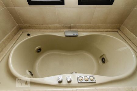 Apartamento à venda com 254m², 4 quartos e 4 vagas Apartamento à venda com 254m², 4 quartos e 4 vagasBanheiro suite 04