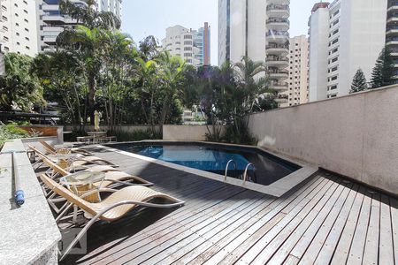 Apartamento à venda com 254m², 4 quartos e 4 vagas Apartamento à venda com 254m², 4 quartos e 4 vagasÁrea comum - Piscina