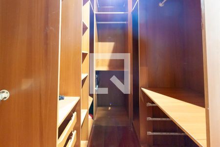 Casa de condomínio à venda com 100m², 2 quartos e 2 vagas Casa de condomínio à venda com 100m², 2 quartos e 2 vagasCloset