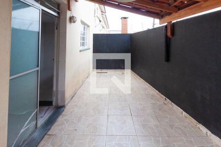 Casa de condomínio à venda com 100m², 2 quartos e 2 vagas Casa de condomínio à venda com 100m², 2 quartos e 2 vagasQuintal