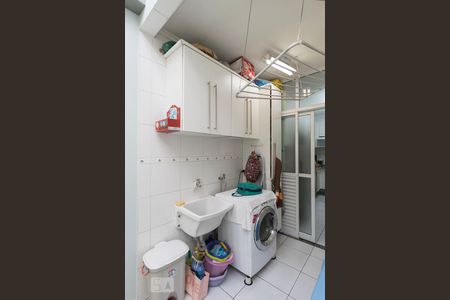 Casa de condomínio à venda com 167m², 3 quartos e 2 vagas1o. Andar - Área de serviço (Armários)