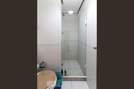 Apartamento à venda com 94m², 2 quartos e 2 vagasBanheiro corredor