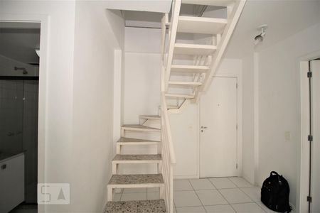 Apartamento para alugar com 110m², 3 quartos e 1 vagaEscada para Cobertura
