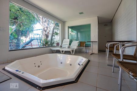 Apartamento à venda com 90m², 3 quartos e 2 vagas Apartamento à venda com 90m², 3 quartos e 2 vagasOfurô