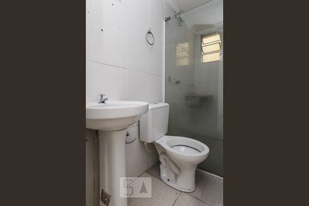 Banheiro de kitnet/studio para alugar com 1 quarto, 26m² em Penha de França, São Paulo