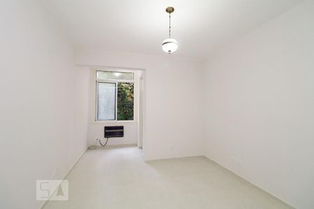 Sala. de apartamento para alugar com 3 quartos, 80m² em Copacabana, Rio de Janeiro