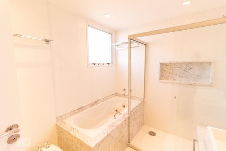 Apartamento para alugar com 222m², 3 quartos e 4 vagasBanheiro