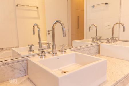 Apartamento para alugar com 222m², 3 quartos e 4 vagasBanheiro