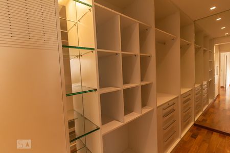 Apartamento para alugar com 222m², 3 quartos e 4 vagasCloset