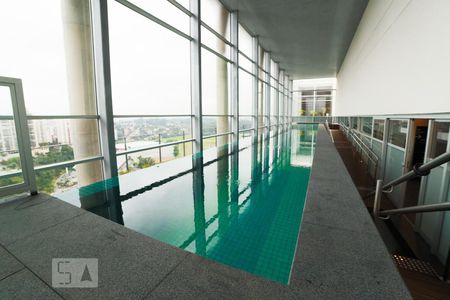 Studio à venda com 47m², 1 quarto e 1 vaga Studio à venda com 47m², 1 quarto e 1 vagaPiscina