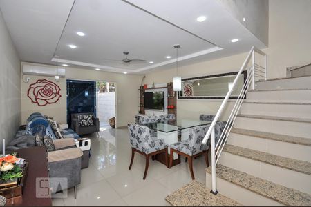 Sala de casa de condomínio à venda com 3 quartos, 140m² em Freguesia, Rio de Janeiro