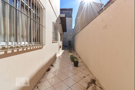 Casa à venda com 280m², 3 quartos e 3 vagas Casa à venda com 280m², 3 quartos e 3 vagasCorredor Lateral