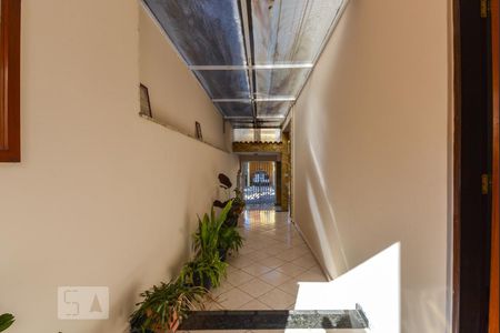 Casa à venda com 280m², 3 quartos e 3 vagas Casa à venda com 280m², 3 quartos e 3 vagasCorredor Lateral