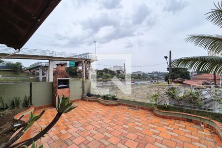 Casa à venda com 220m², 3 quartos e 2 vagasquintal da área de cima