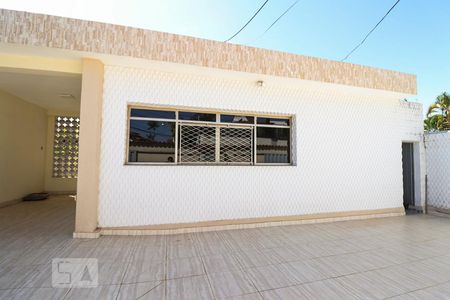 Casa para alugar com 270m², 5 quartos e 5 vagasFachada