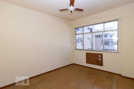 Apartamento à venda com 77m², 2 quartos e 1 vagaQuarto 2