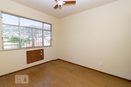 Apartamento à venda com 77m², 2 quartos e 1 vagaQuarto 2