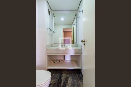 Apartamento à venda com 288m², 4 quartos e 4 vagas Apartamento à venda com 288m², 4 quartos e 4 vagasBanheiro