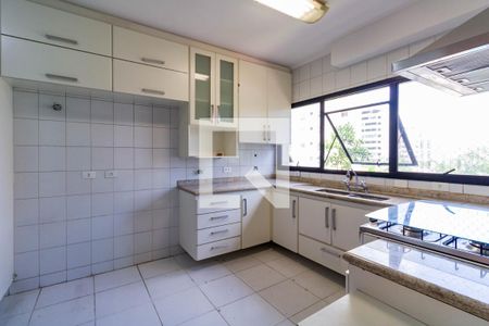 Apartamento à venda com 288m², 4 quartos e 4 vagas Apartamento à venda com 288m², 4 quartos e 4 vagasCozinha