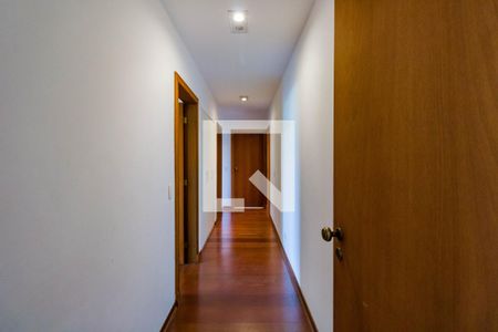 Apartamento à venda com 288m², 4 quartos e 4 vagas Apartamento à venda com 288m², 4 quartos e 4 vagasCorredor