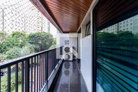 Apartamento à venda com 288m², 4 quartos e 4 vagas Apartamento à venda com 288m², 4 quartos e 4 vagasvaranda do Quarto 2