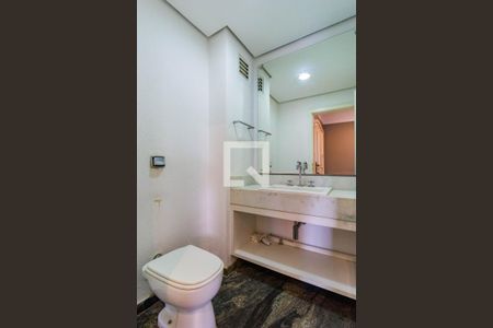 Apartamento à venda com 288m², 4 quartos e 4 vagas Apartamento à venda com 288m², 4 quartos e 4 vagasBanheiro