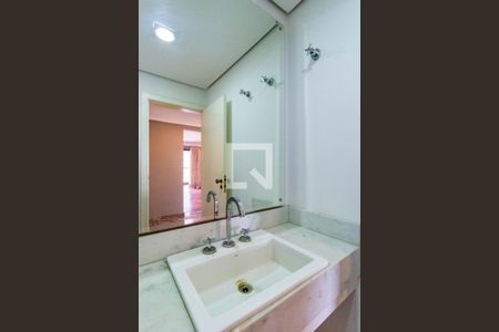 Apartamento à venda com 288m², 4 quartos e 4 vagas Apartamento à venda com 288m², 4 quartos e 4 vagasBanheiro