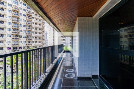 Apartamento à venda com 288m², 4 quartos e 4 vagas Apartamento à venda com 288m², 4 quartos e 4 vagasVaranda da Sala