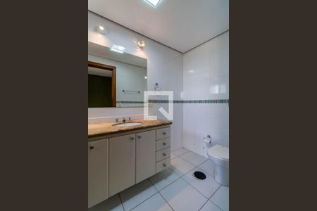 Apartamento à venda com 288m², 4 quartos e 4 vagas Apartamento à venda com 288m², 4 quartos e 4 vagasBanheiro