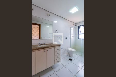 Apartamento à venda com 288m², 4 quartos e 4 vagas Apartamento à venda com 288m², 4 quartos e 4 vagasBanheiro