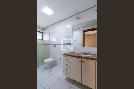 Apartamento à venda com 288m², 4 quartos e 4 vagas Apartamento à venda com 288m², 4 quartos e 4 vagasBanheiro