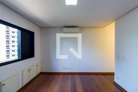 Apartamento à venda com 288m², 4 quartos e 4 vagas Apartamento à venda com 288m², 4 quartos e 4 vagasQuarto 4