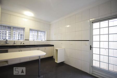 Casa à venda com 280m², 4 quartos e 4 vagas Casa à venda com 280m², 4 quartos e 4 vagasCozinha