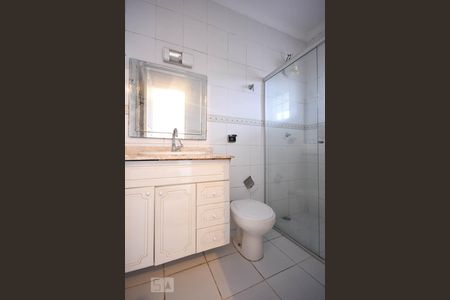 Casa à venda com 280m², 4 quartos e 4 vagas Casa à venda com 280m², 4 quartos e 4 vagasBanheiro Suíte 2