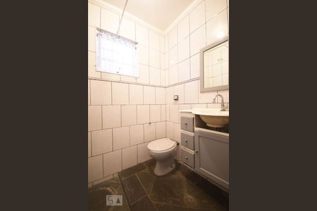 Casa à venda com 280m², 4 quartos e 4 vagas Casa à venda com 280m², 4 quartos e 4 vagasBanheiro de Serviço