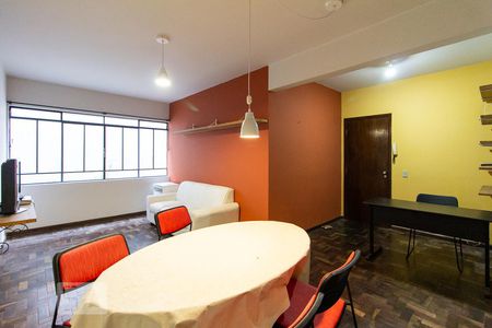 Sala de apartamento para alugar com 2 quartos, 90m² em Centro, Curitiba