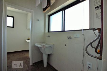 Apartamento à venda com 120m², 3 quartos e 2 vagas Apartamento à venda com 120m², 3 quartos e 2 vagasÁrea de Serviço