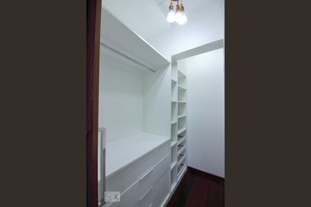 Apartamento à venda com 120m², 3 quartos e 2 vagas Apartamento à venda com 120m², 3 quartos e 2 vagasCloset Suite