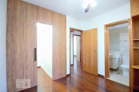 Apartamento à venda com 120m², 3 quartos e 2 vagas Apartamento à venda com 120m², 3 quartos e 2 vagasSuite