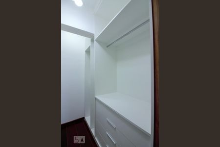 Apartamento à venda com 120m², 3 quartos e 2 vagas Apartamento à venda com 120m², 3 quartos e 2 vagasCloset Suite