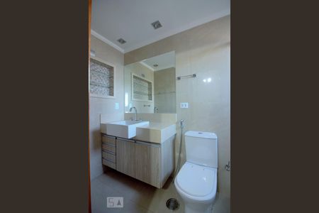 Apartamento à venda com 120m², 3 quartos e 2 vagas Apartamento à venda com 120m², 3 quartos e 2 vagasBanheiro Suite