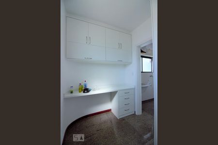 Apartamento à venda com 120m², 3 quartos e 2 vagas Apartamento à venda com 120m², 3 quartos e 2 vagasQuarto de Serviço