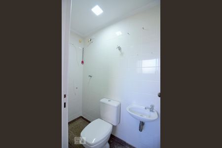 Apartamento à venda com 120m², 3 quartos e 2 vagas Apartamento à venda com 120m², 3 quartos e 2 vagasBanheiro de Serviço