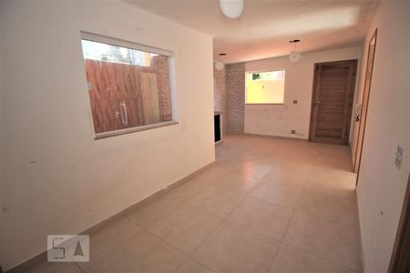 Sala de casa de condomínio para alugar com 3 quartos, 80m² em Pechincha, Rio de Janeiro