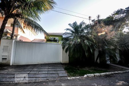 Casa de condomínio à venda com 850m², 4 quartos e 4 vagasFachada Rua
