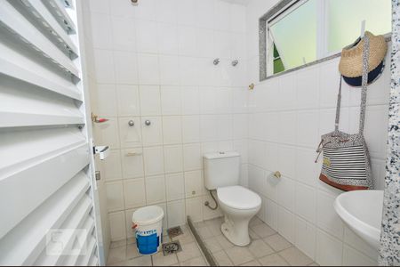 Casa de condomínio à venda com 850m², 4 quartos e 4 vagasÁrea Externa - Banheiro de Serviço