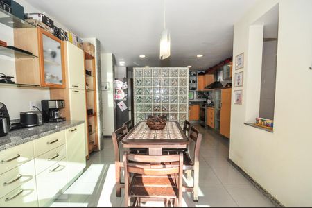 Casa de condomínio à venda com 850m², 4 quartos e 4 vagasCopa - Cozinha