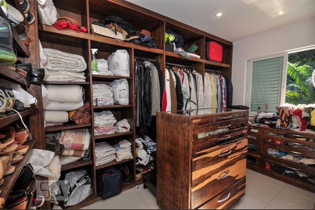 Casa de condomínio à venda com 850m², 4 quartos e 4 vagasCloset Suíte 1