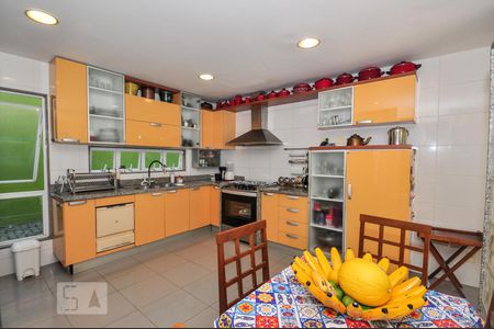 Casa de condomínio à venda com 850m², 4 quartos e 4 vagasCozinha